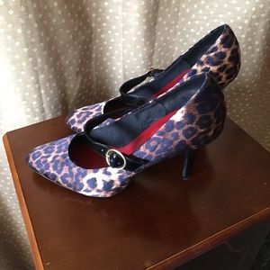 DEXTER  LEOPARD PRINT 4”PUMPS WITH STRAP.